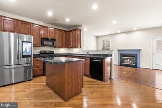 Building Photo - 271 Yorktown Ct