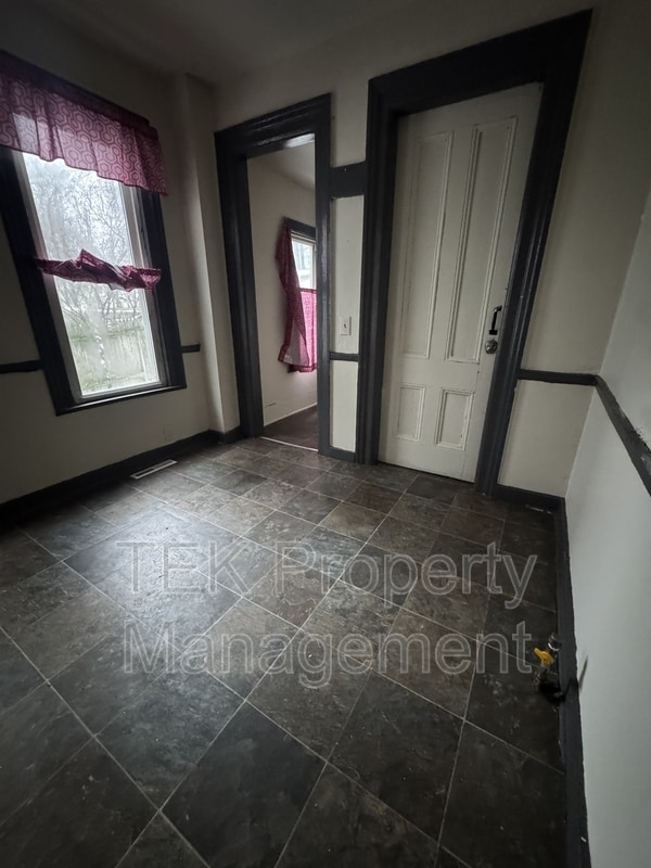 Building Photo - 127-129 Avenue B