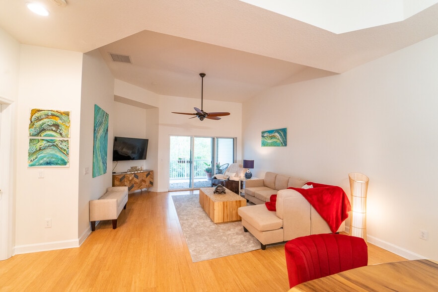 Building Photo - 3401 SW Sawgrass Villas Dr