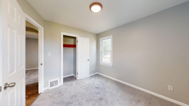 Building Photo - Fulton/W.58th neighborhood; 3 bedroom/2bat...