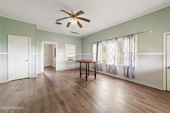 Building Photo - 416 W St Paul St