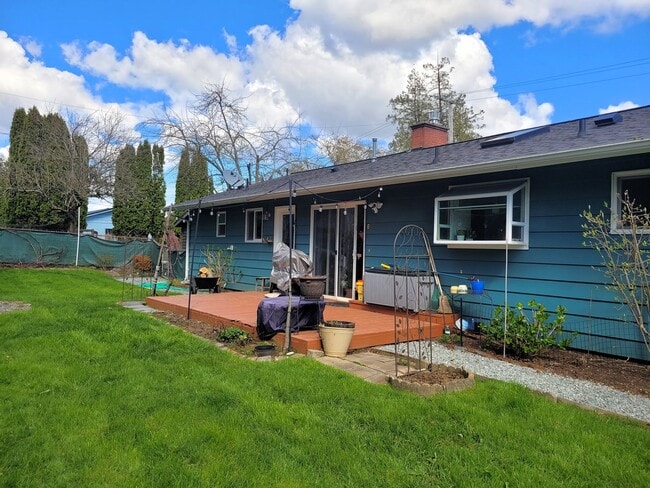 Building Photo - Spacious 3–4 Bedroom Rambler with Private Studio & Mount Baker Views