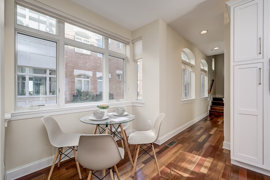 Building Photo - 621 Ponte Villas N