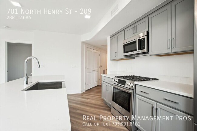 Building Photo - 701 N Henry St