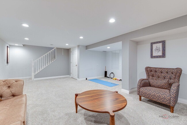 Building Photo - 1805 W Willow Ln