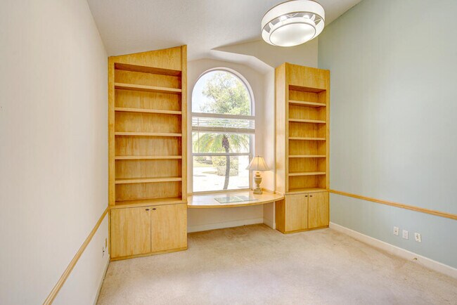 Building Photo - 6646 Oakmont Way