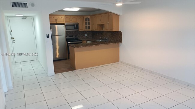 Building Photo - 245 18th St