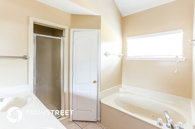 Building Photo - 6860 Hickory Crest Dr