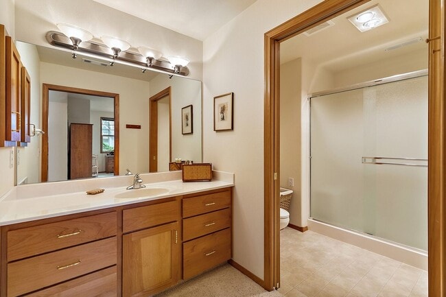 Building Photo - Mountain Meadows 2 Bedroom, 2 Bath Condomi...