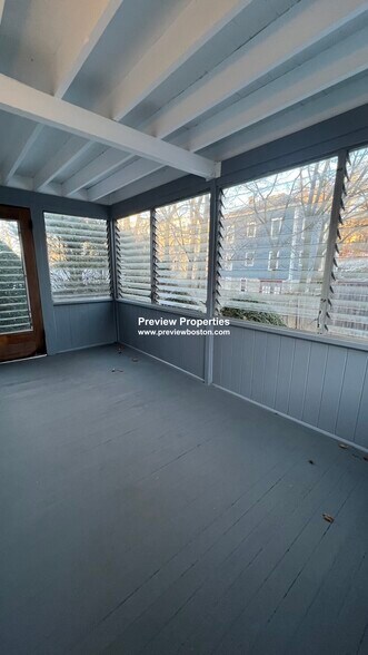 Building Photo - 14 Caltha Rd