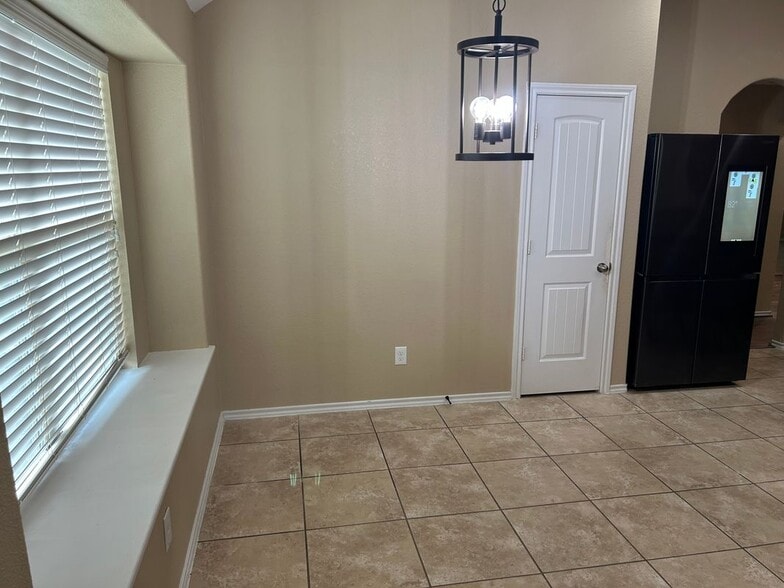 Building Photo - 25111 Country Gate Dr