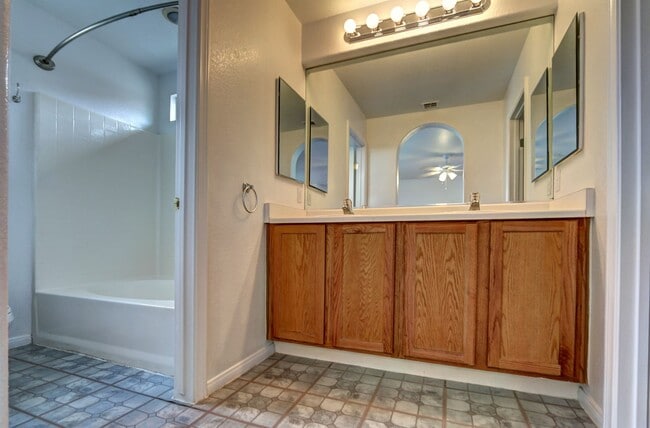 Building Photo - 5332 N Carlsbad Heights St