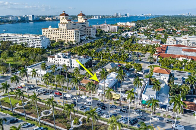 Building Photo - 261 Royal Poinciana Way