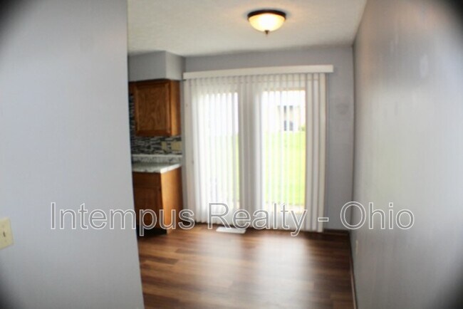 Building Photo - 716 W Light St