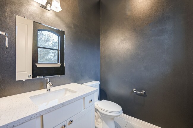 Building Photo - Sawyer Heights Luxury Living