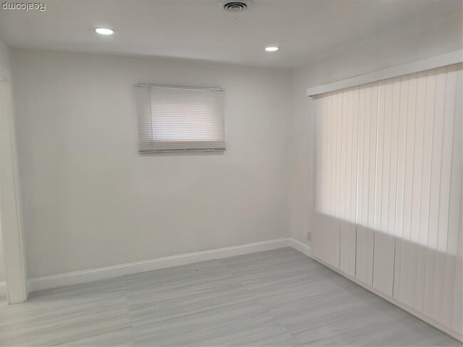 Building Photo - 18080 Westphalia St