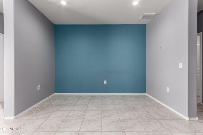 Building Photo - 1925 W Pima Ave