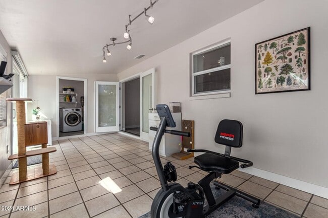 Building Photo - AMAZING ASU HOUSE IN GREAT STUDENT AREA