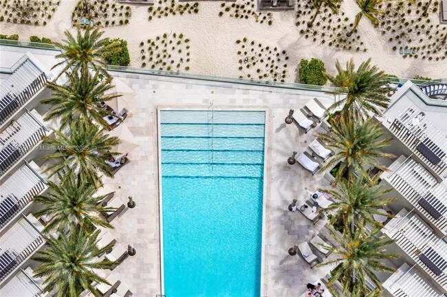 Building Photo - 18501 Collins Ave