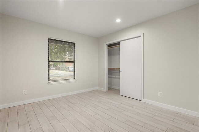 Building Photo - 102 W St Johns Ave