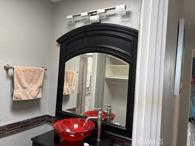 Building Photo - 28375 Paseo Grande Dr