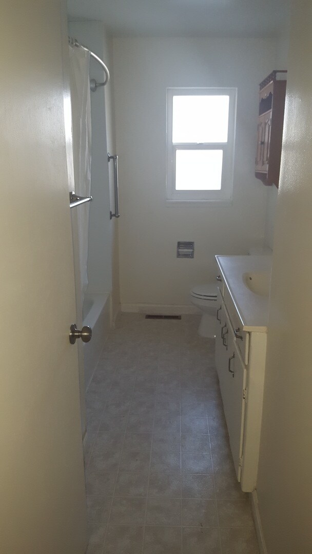 Building Photo - COMING SOON!!! Updated home with easy freeway access