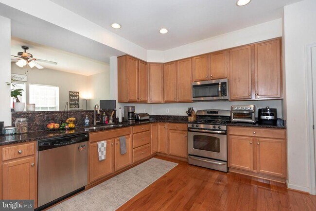 Building Photo - 7629 Hamelin Ln