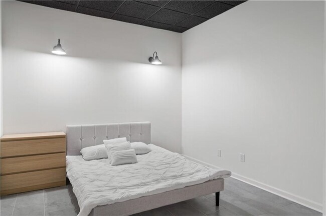 Building Photo - 4595 Dudley Ln