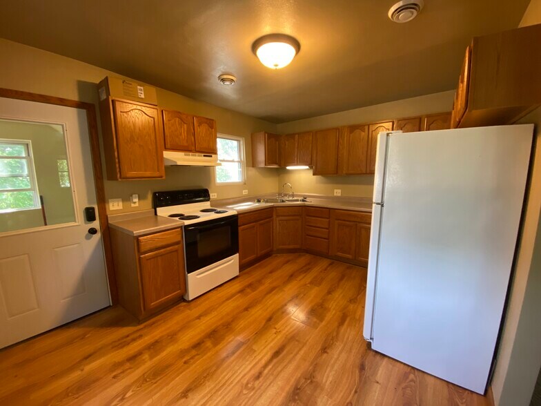 Kitchen - 201 Broad St