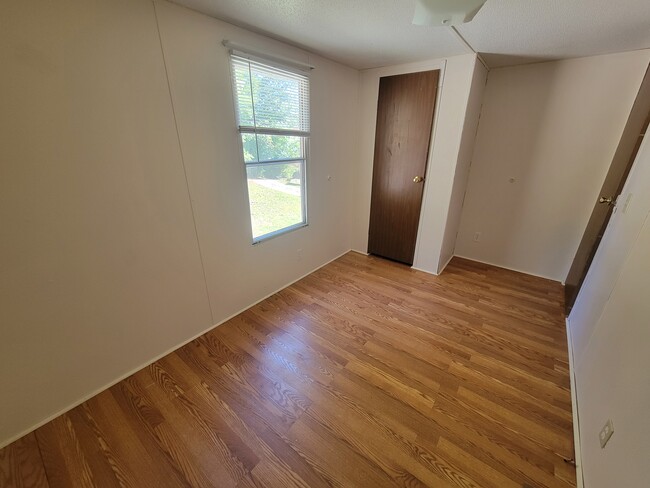 Building Photo - 160 Headman Ln