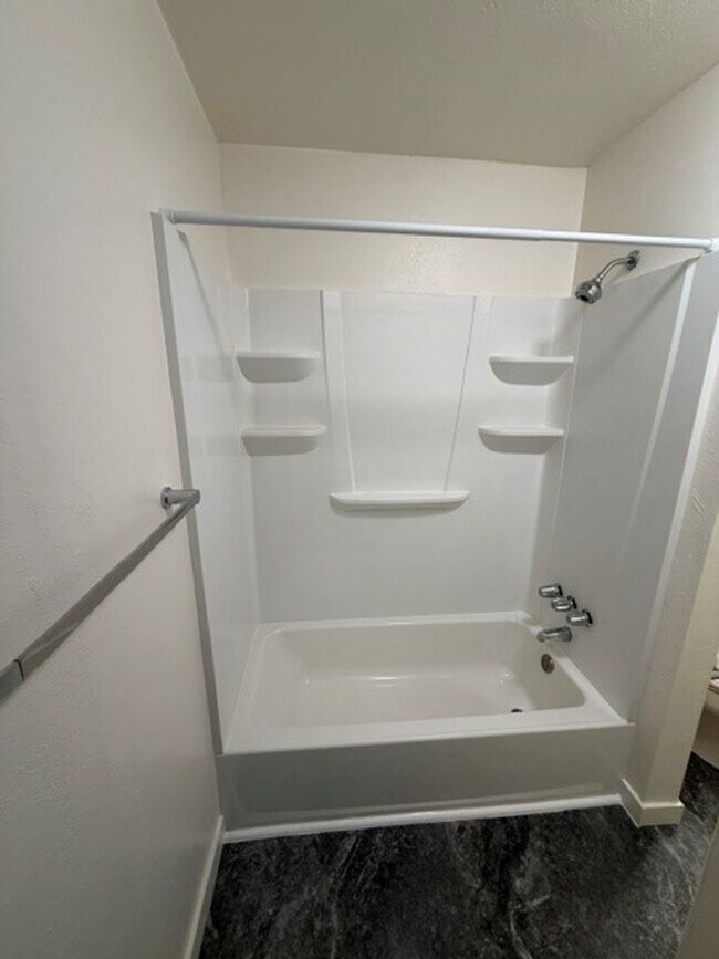 Building Photo - 2 bed/1 bath apartment in Golden