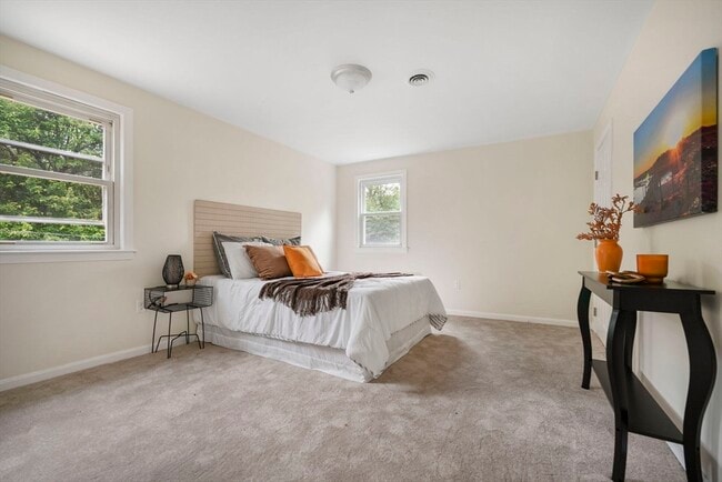 Building Photo - 1030 Oak St