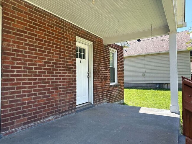 Building Photo - FOR RENT - Renovated Duplex in Gallatin - Half Off 1st Month Move in Special!