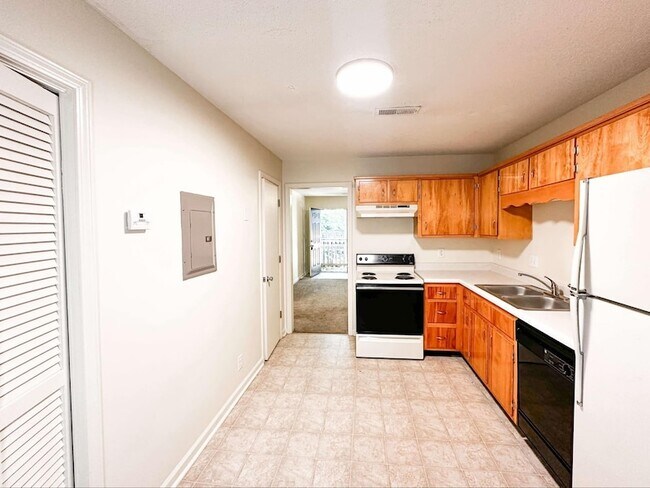 Building Photo - 470 Martha Ln