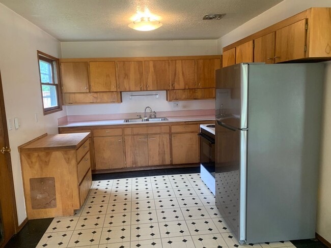 Building Photo - $2,500 Three Bedrooms, One Bath Home with Private Back Yard, Ready To Lease!
