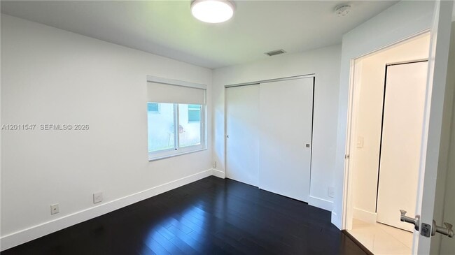 Building Photo - 3767 Oak Ridge Cir