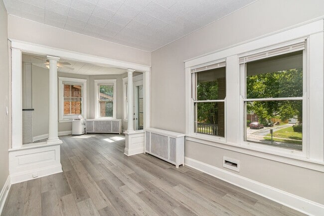 Building Photo - Gorgeous 3 Bedroom 1 Bathroom House