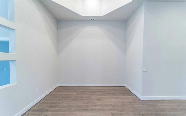 Building Photo - 450 Durian Lp