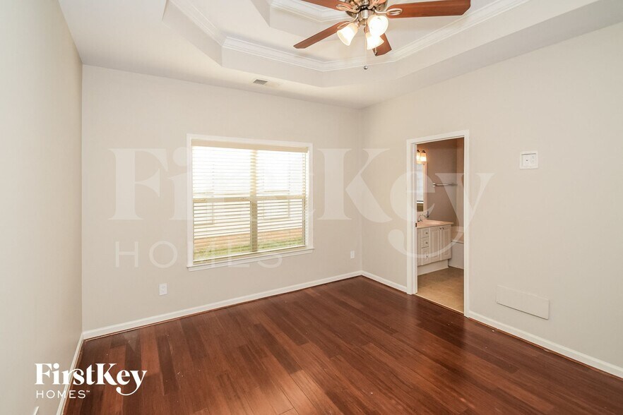 Building Photo - 2136 Parsons Dr