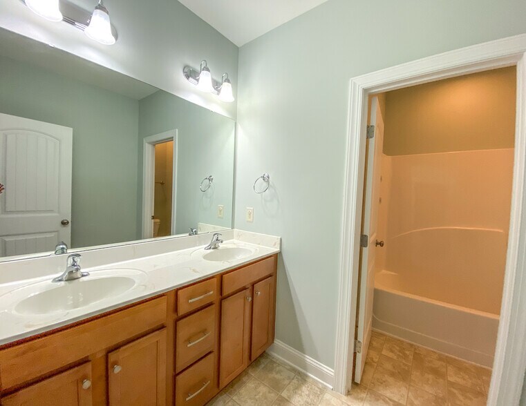 Building Photo - 4133 Strendal Dr