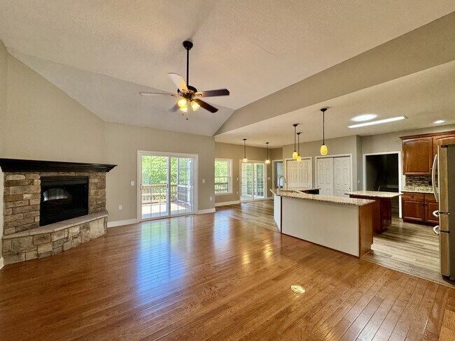 Building Photo - 513 Tanasi Cir