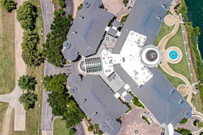 Building Photo - 3404 American Dr