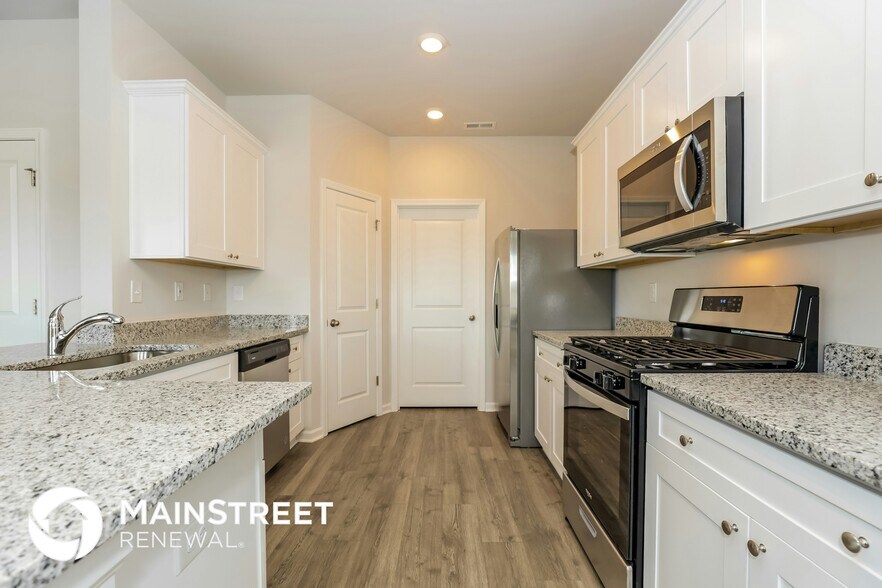 Building Photo - 2307 Curbow Dr
