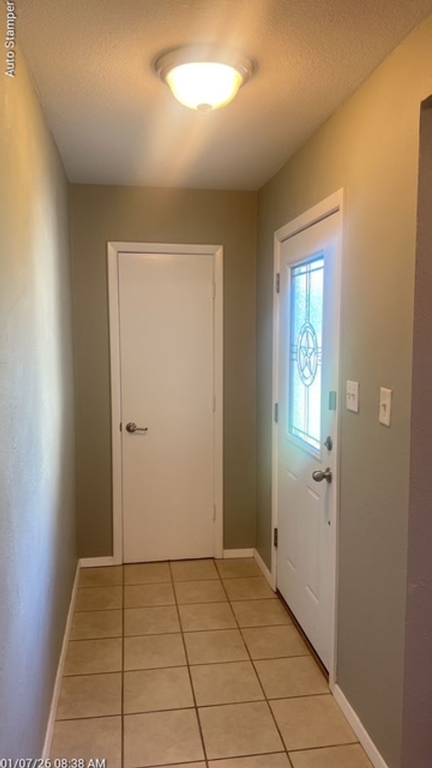 Building Photo - 3700 Dauphine Ct