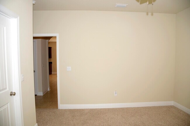 Building Photo - 289 Dickens Dr