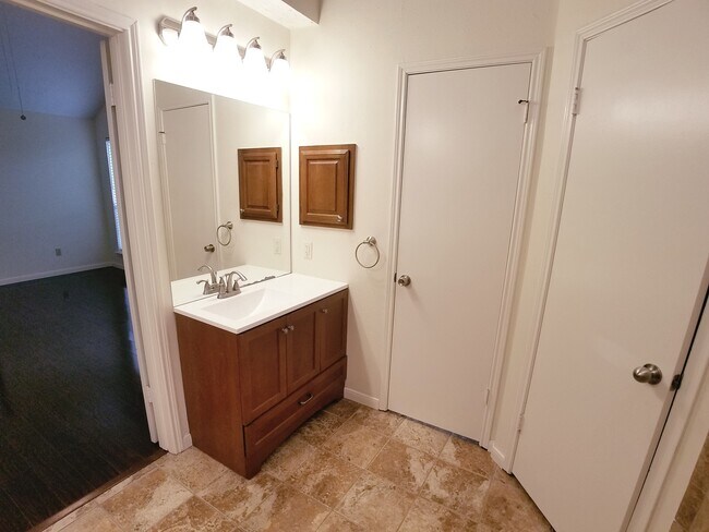 Building Photo - 2111 Echo Ridge