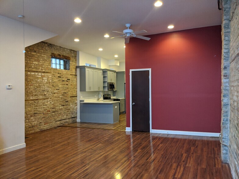 Building Photo - 1540 W 17th St