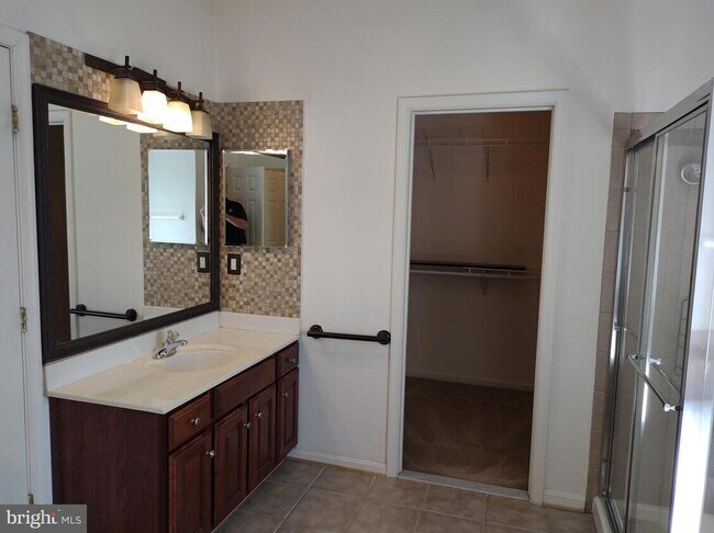Building Photo - 15200 Chula Pl