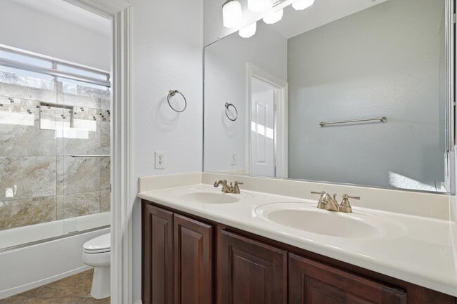 Building Photo - 16809 W Magnolia St