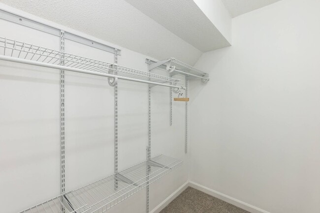 Building Photo - Three Bedroom Home!